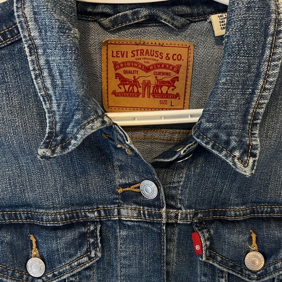 Levi’s Denim Jacket - Picture 2 of 3